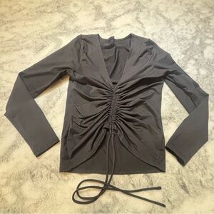 long sleeve scrunch top 🖤